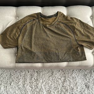 Lululemon Metal Vent 2.0 Size M